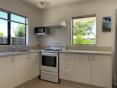 Spacious cottage in handy yet quiet spot close to town - Photo 4