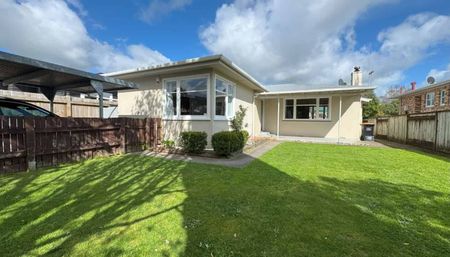 Three-Bedroom Gem Close to Shops & School - Photo 2