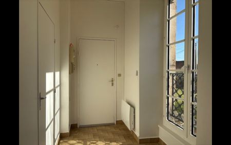 Location Appartement 2 pièces 47 m² Sainte-Sévère - Photo 4