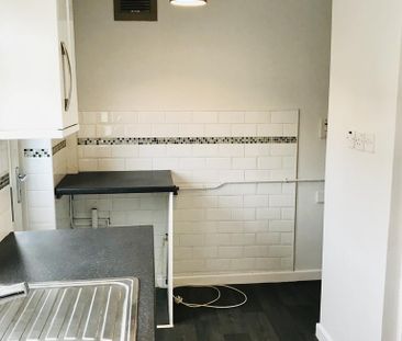 2 bedroom semi-detached house to rent - Photo 4