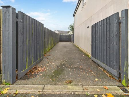 3 bedroom end of terrace house to rent - Photo 2