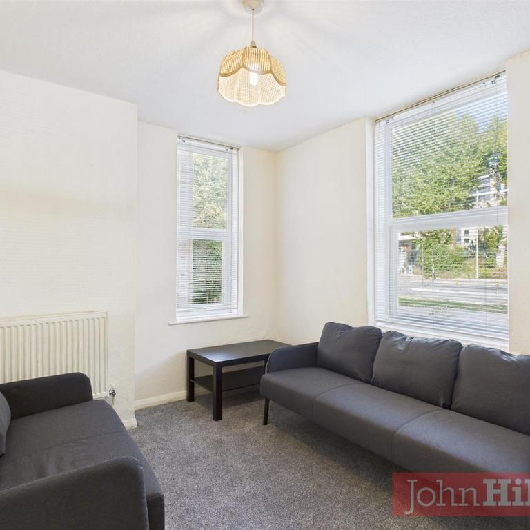 1 bedroom in a house share to rent - Photo 1