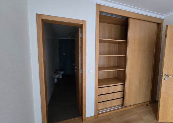 Apartamento T3 situado nas Barrocas em Aveiro.
