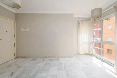 Alquiler de piso en Calle Barcenillas - Foto 2