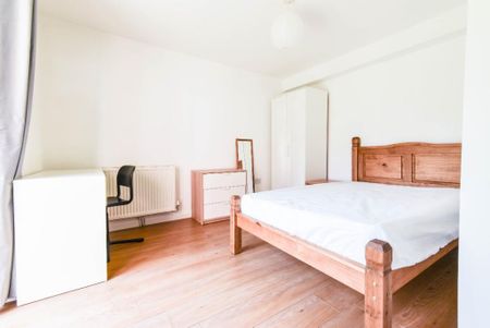 1 bedroom in a house share to rent - Photo 4