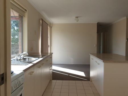 Fresh Paint, New Carpet, Fantastic Location! - Photo 2