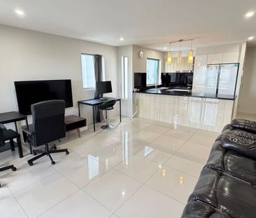 Furnished 2-Bedroom Apartment Opposite Westfield Garden City - Photo 1