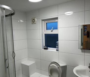 Room in a Shared House, Lansdowne Road, E11 - Photo 1