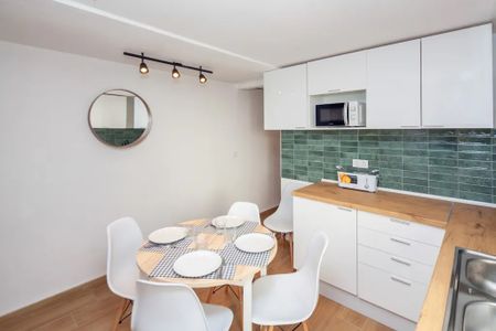 Carrer de la Pianista Empar Iturbi, Valencia, Valencian Community 46007 - Photo 2