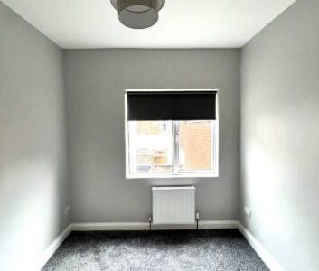 Partly Furnished 2 Bedroom Terrace - Photo 6