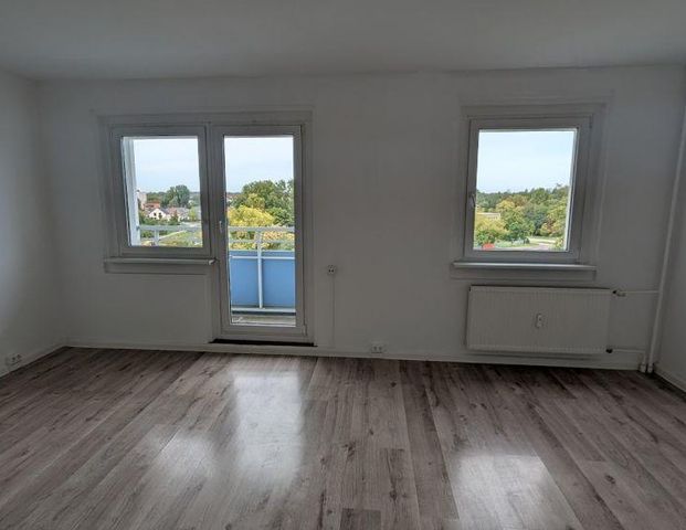 Hoch hinaus! Moderne 3-Raum-Wohnung im 5. Obergeschoss - Photo 1
