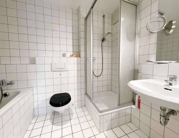 HELLE 2-ZIMMERWOHNUNG MIT GROßEM BALKON ZU MIETEN! - Foto 1