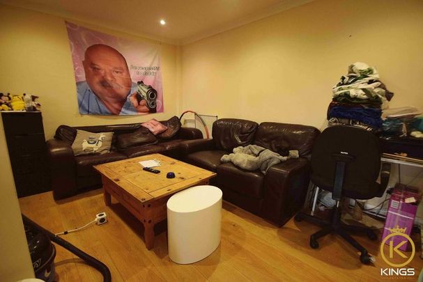 5 bedroom end of terrace house to rent - Photo 1