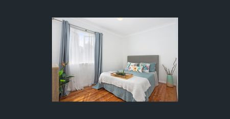 House centrally located - Photo 3