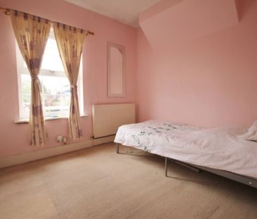 Station Road, Hounslow, Middlesex,TW3 - Photo 2