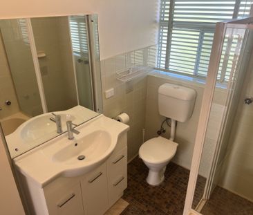 2-Bedroom Unit – Short Walk to Henley Beach - Photo 4