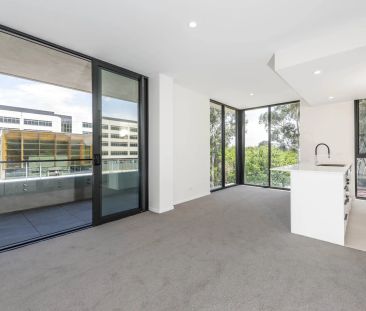 Two-Bedroom Apartment with Stunning Views - Photo 2