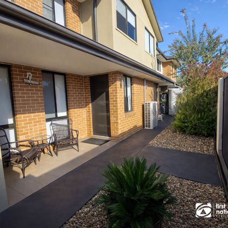 SPACIOUS Modern Family Living in the Heart of Londonderry - Photo 4