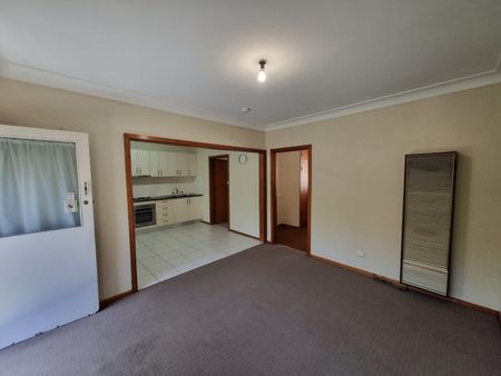 LEASED ON 5 DEC.....1BR Flat In Great Location - Photo 4