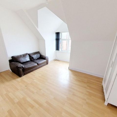 Queens Road, Clarendon Park, Leicester - Photo 1