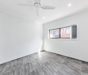 Well maintained granny flat with private walkway - Photo 5