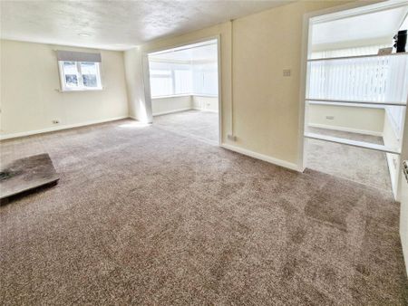 3 bedroom detached bungalow to rent - Photo 2