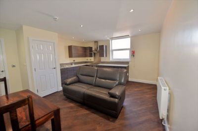 2 bedroom Flat in Woodsley Road, Leeds - Photo 4
