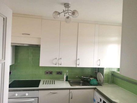 4 bedroom flat to rent - Photo 3