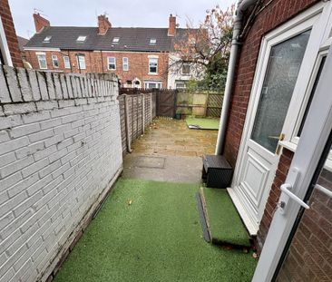 2 bedroom terraced house to rent - Photo 4