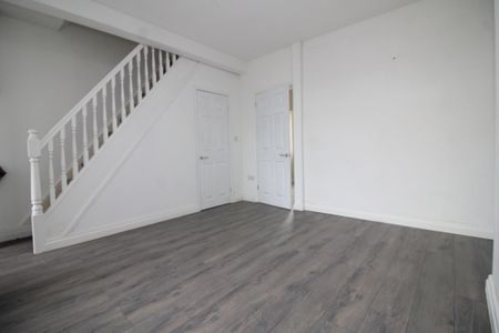 3 Bedroom Terraced House - Photo 4