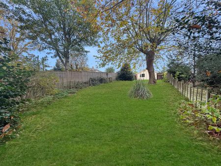 3 bedroom detached bungalow to rent - Photo 3