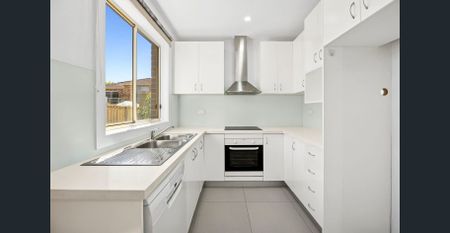 Modern 2-Bedroom Granny Flat – Light, Comfortable & Convenient - Photo 2