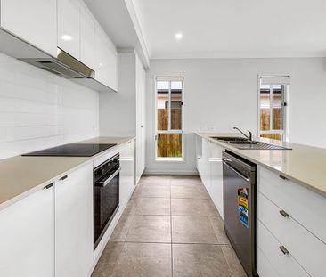 42 Howe Cct, Logan Reserve, Qld 4133 - Photo 3