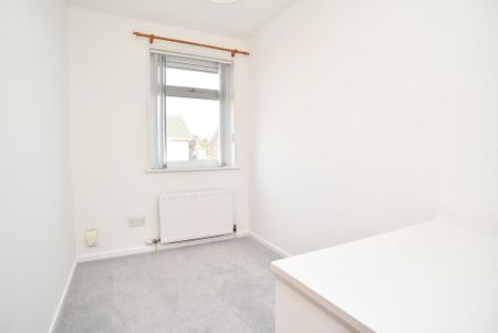 4 bedroom semi-detached house to rent - Photo 2