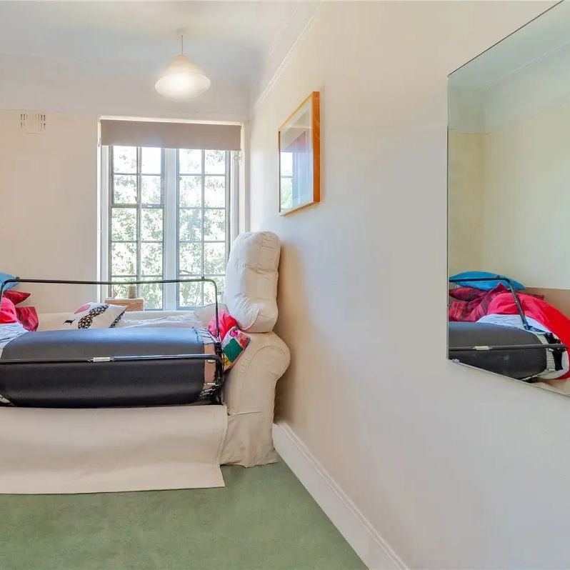 3 bedroom flat in Manor Fields - Photo 1