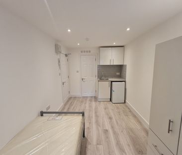 Studio Flat, Eccleston Road, W13 - Photo 3