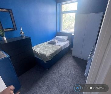 1 bedroom in a house share to rent - Photo 2