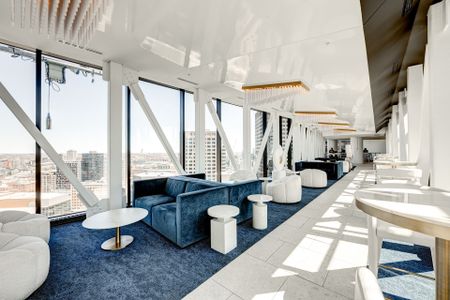 Luxury 2 - Bedroom Condo for Rent - Exceptional View of Montreal, furnished - Photo 4