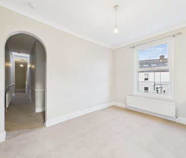 4 bedroom flat to rent - Photo 3