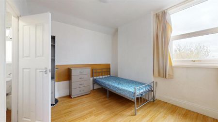 12 bedroom end of terrace house to rent - Photo 2