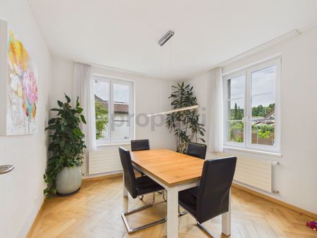 Kernsanierung 2015, viel Platz für die ganze Familie und sonniger Garten mit Pergola - Photo 3