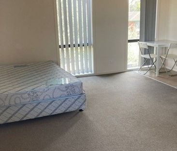 STUDIO/BEDSIT - Photo 1