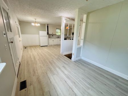 For Lease - 850 Lockhart Road, Barrie, Ontario - Photo 3