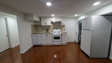 For Lease - 230 Alsace Road, Richmond Hill, Ontario - Photo 3