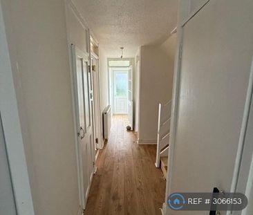 4 bedroom end of terrace house to rent - Photo 5