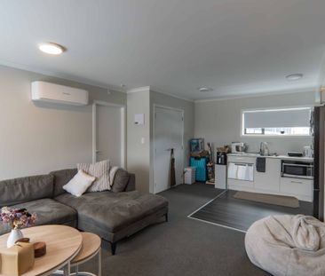 Looking for a cozy, stylish spot in the heart of Hamilton? - Photo 4