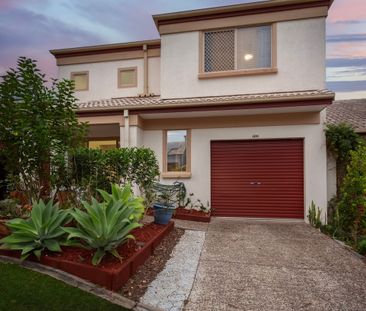 Exquisite Three Bedroom Townhouse - Photo 5