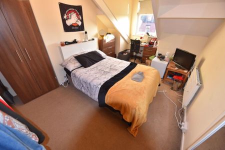 2 bedroom House in Brudenell Street, Leeds - Photo 3