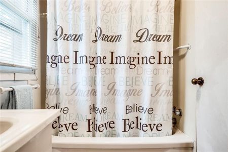 For Lease - 16 Victoria Avenue, Hamilton, Ontario - Photo 2