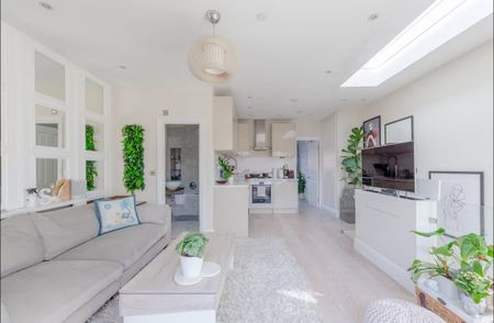 1 Bed Flat, Castellain Road, W9 - Photo 2